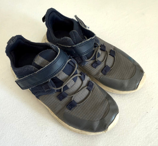 Seller 8 - boys size 10 tennis shoes