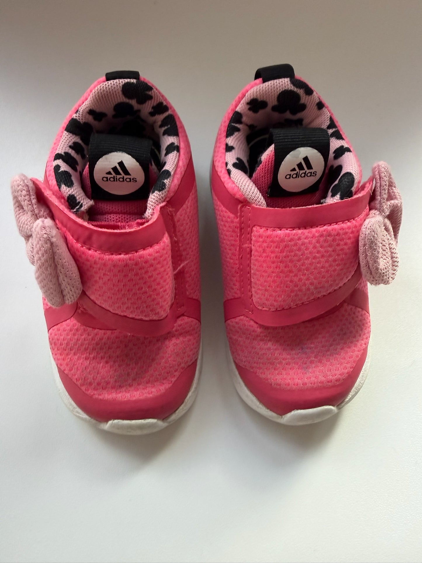 #117, Girls shoes 6c, Adidas hot pink Minnie Mouse gym shoes, GUC