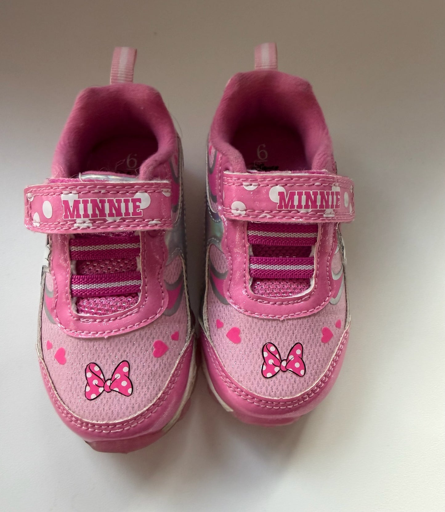 #117, Girls shoes 6c, Minnie Mouse pink light up gym shoe, VGUC