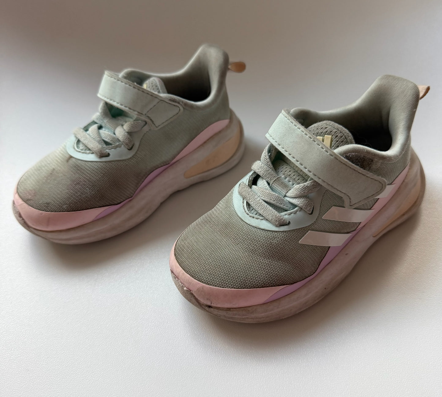 #117, Girls shoes 7c, Adidas mint green gym shoes, VGUC