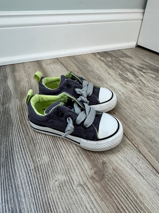 Seller #84 | Toddler Converse size 5