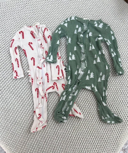#157 NWOT Spearmint Love 2 Onesies, 0-3M Christmas