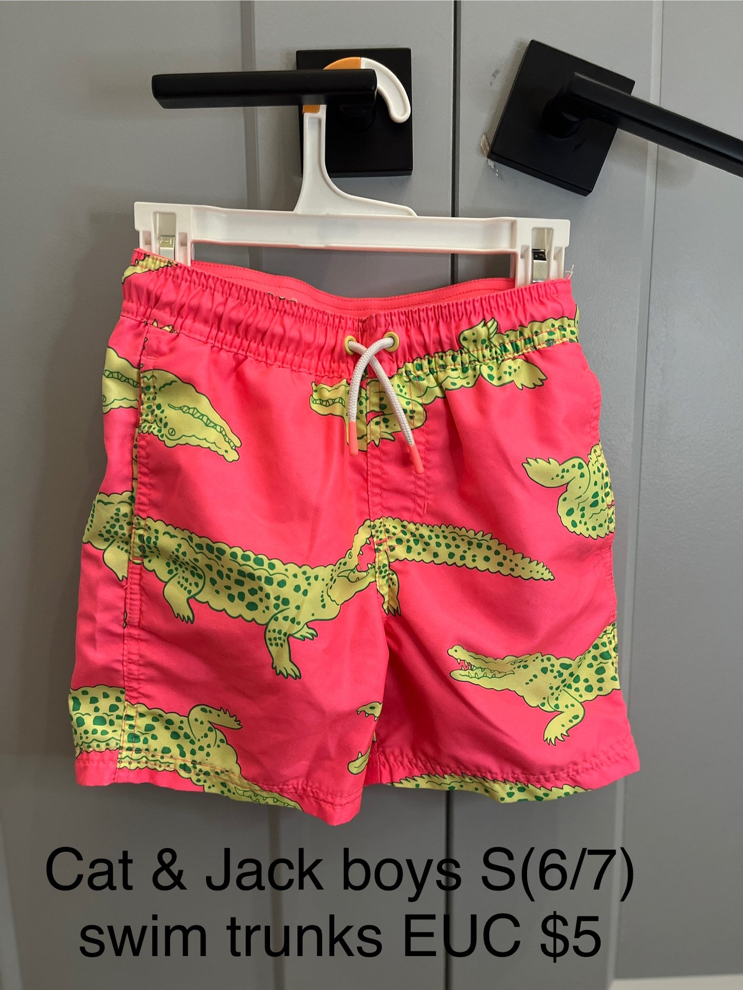 137 Boys swim trunks with alligators Size S 6/7 cat & jack brand (target)