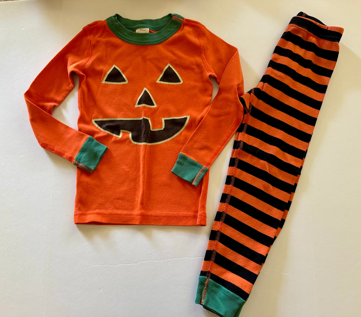 #92 boys/ girls 5 t Hanna andersson pajamas Halloween