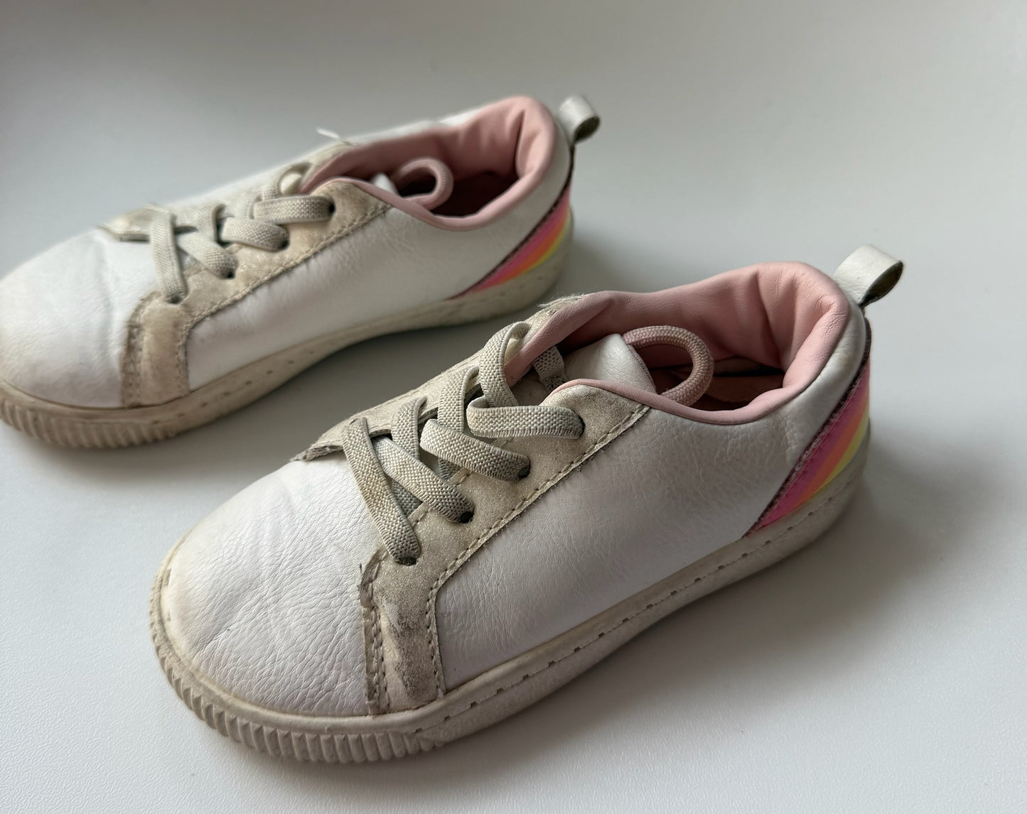 #117, Girls shoes 9c, Carter’s white slides w/ rainbow heel, GUC