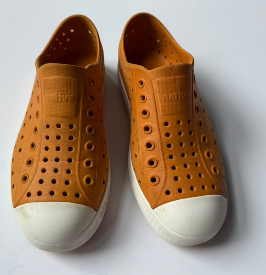 #180 Boys shoe J1 Orange Natives