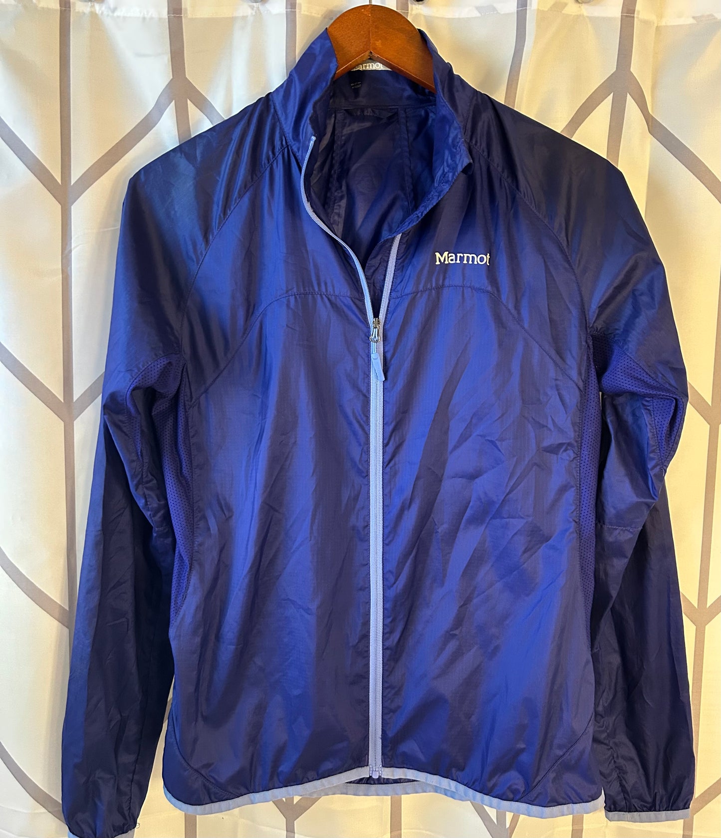 #7 Marmot women’s windbreaker size small
