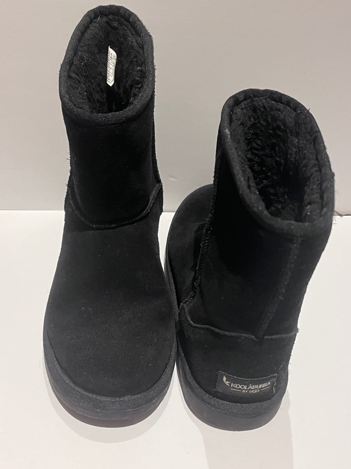 #125 Girls Koolaburra by Ugg boots Size 4