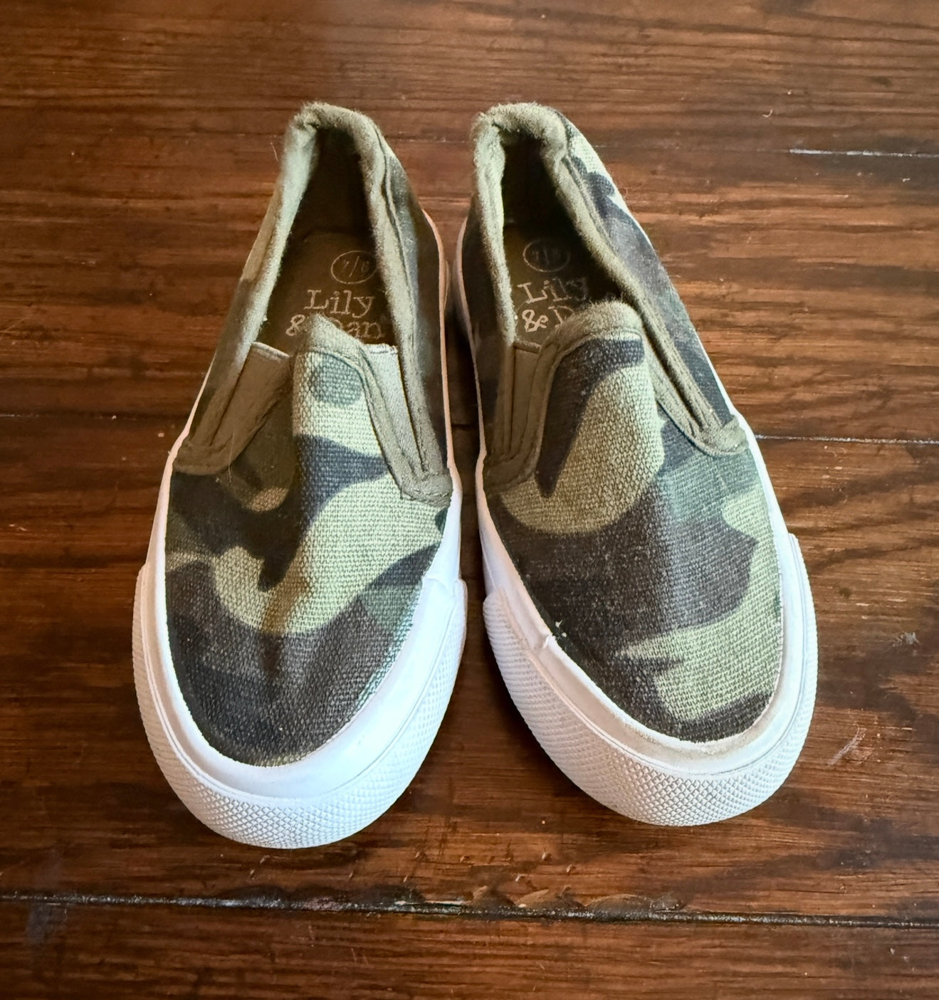 #180 Girls Shoe Size 7/8 Lily & Dan Green Camo Loafer