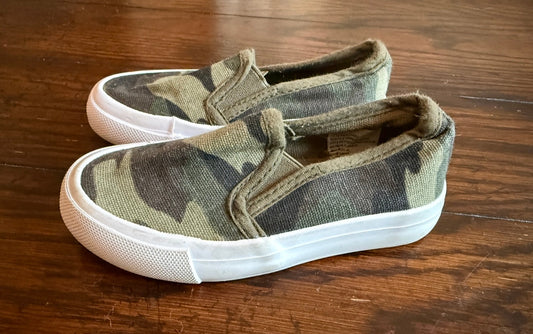 #180 Girls Shoe Size 7/8 Lily & Dan Green Camo Loafer