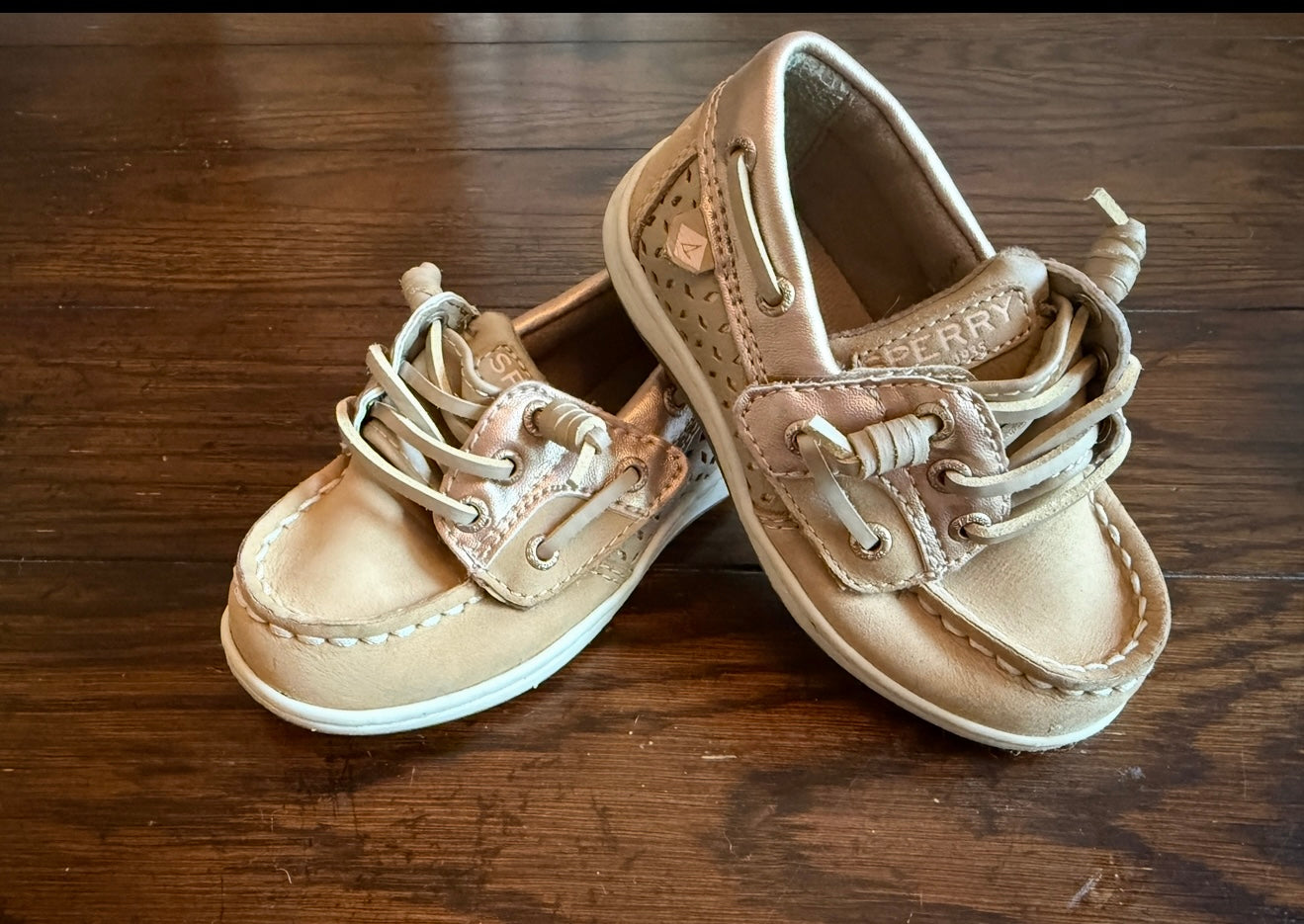 #180 Girls Shoe 7.5 Rose Gold Sperry Boat Shoe