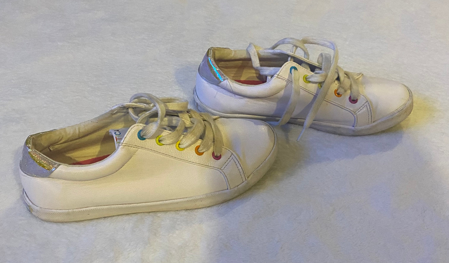 #30 Nautica Girls size 4 white leatherette shoes