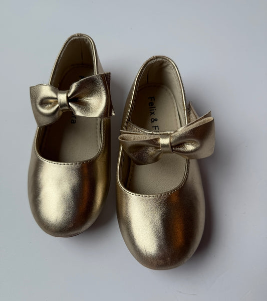 #180 Girls Shoe 9 Felix & Flora Gold Bow Flats