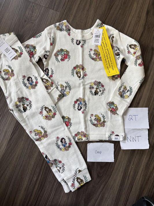 #138 - 2T - NWT Gap - Disney Princess w/flower wreath PJs - PU 45236