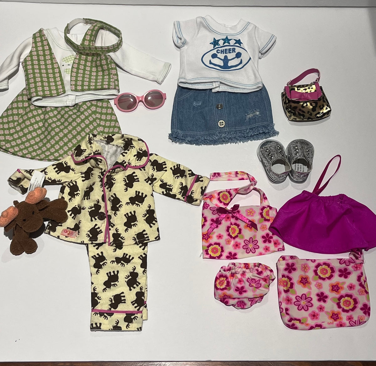 #125 18 inch Doll Clothes/Accessories bundle