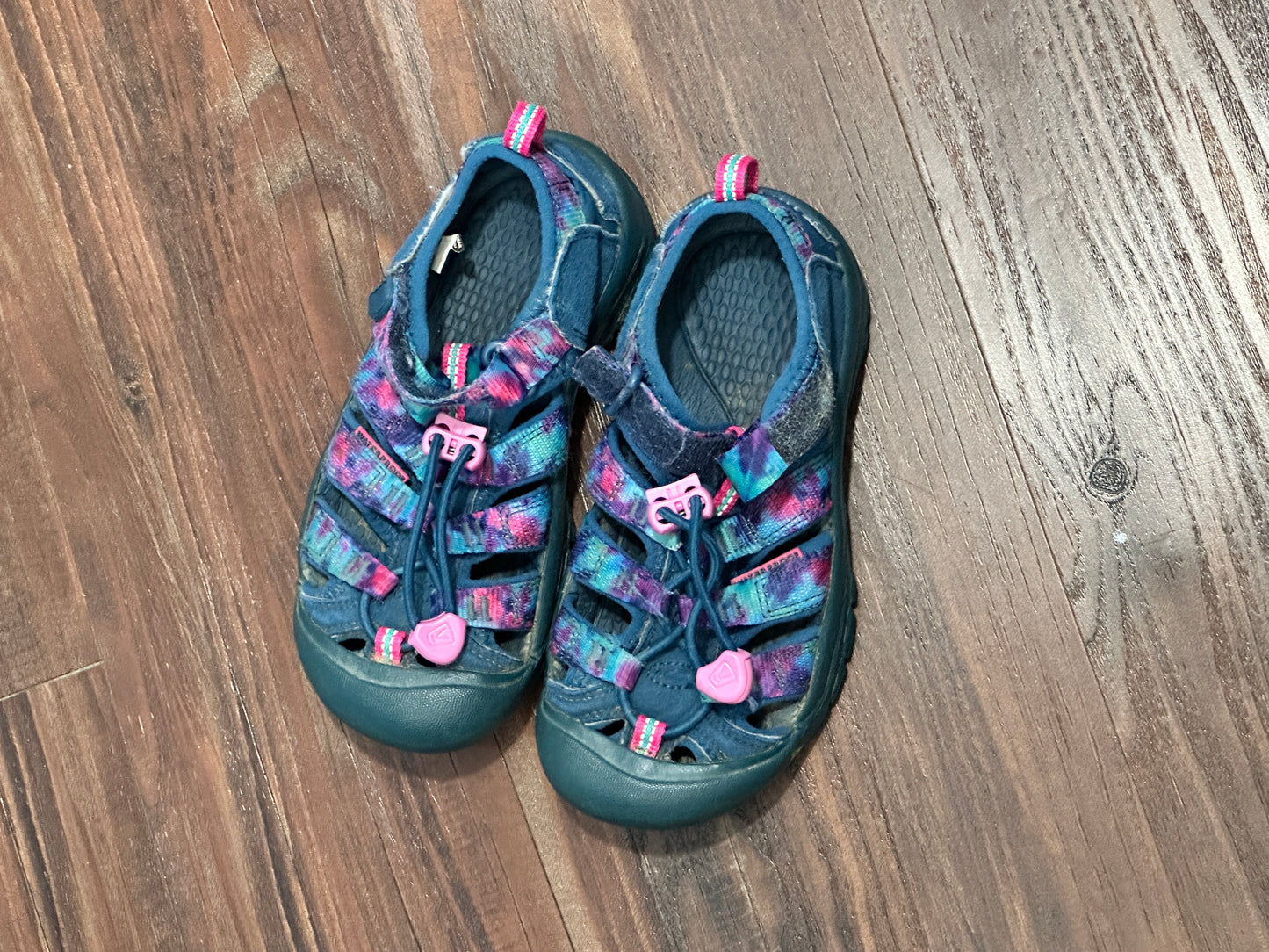 #26 Keens Sandals Girls size 12