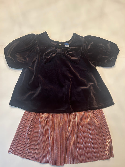 #11-Girls 4T-Old Navy-Black Velvet Bow Swing Top and Pink Pleated Metallic Skirt (1 of 2)