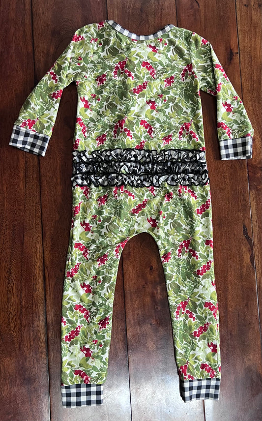 #66 4T girls Sweethoney holly layette (1-piece pajama) with adorable ruffle butt, GUC