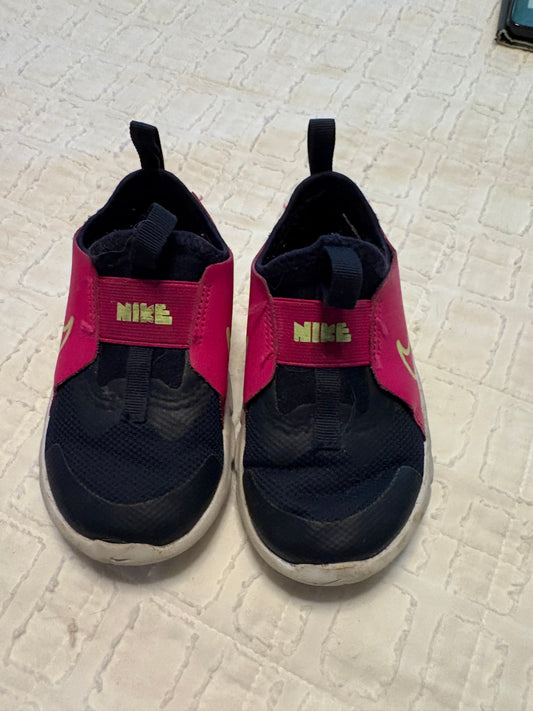 Seller 47 Girls Nike flex runners SZ 7.5 VGUC