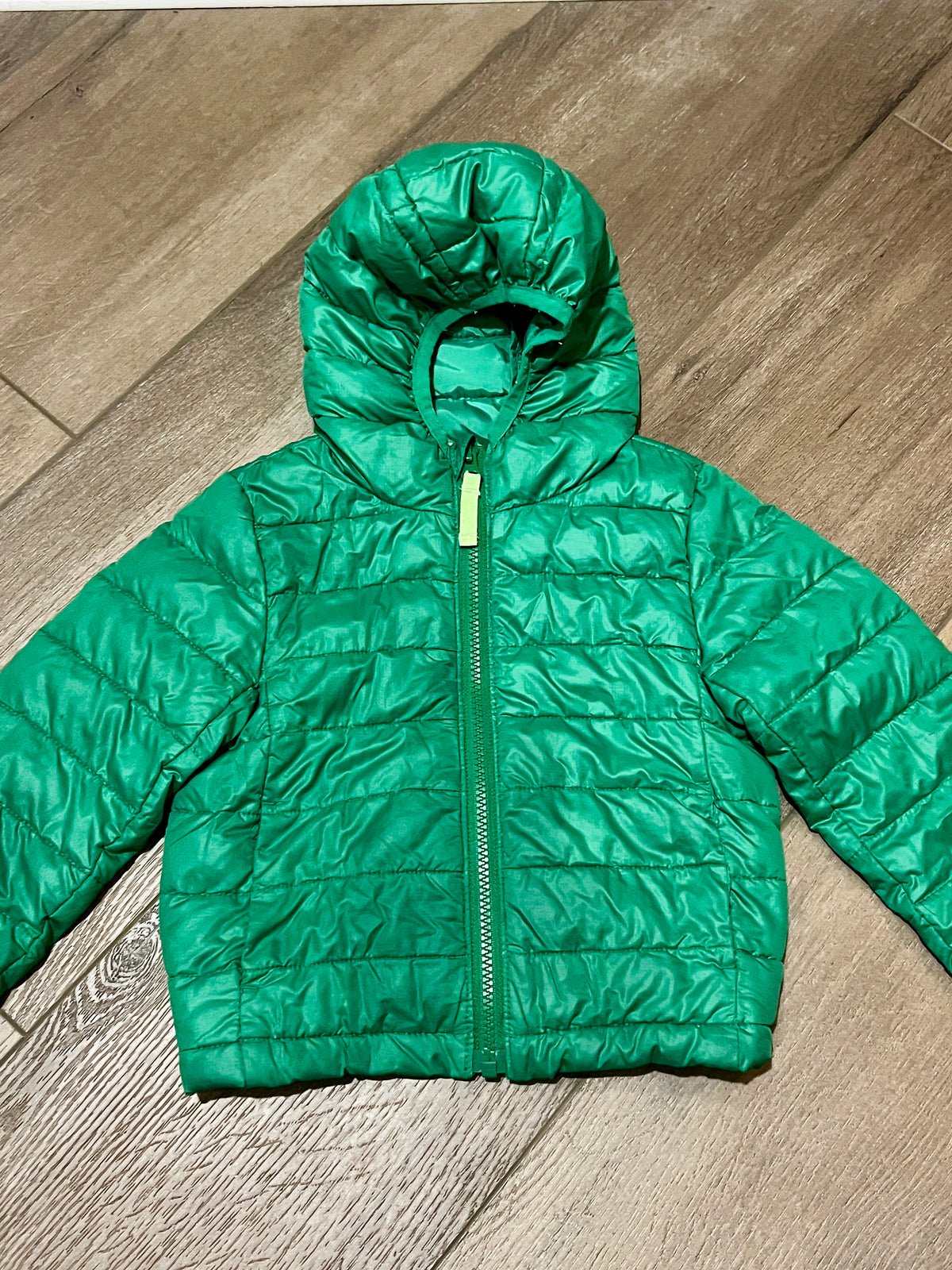 #90 Boys Primary green puffer jacket, size 2