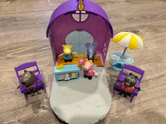 Peppa Pig Ice cream shop play set with figures