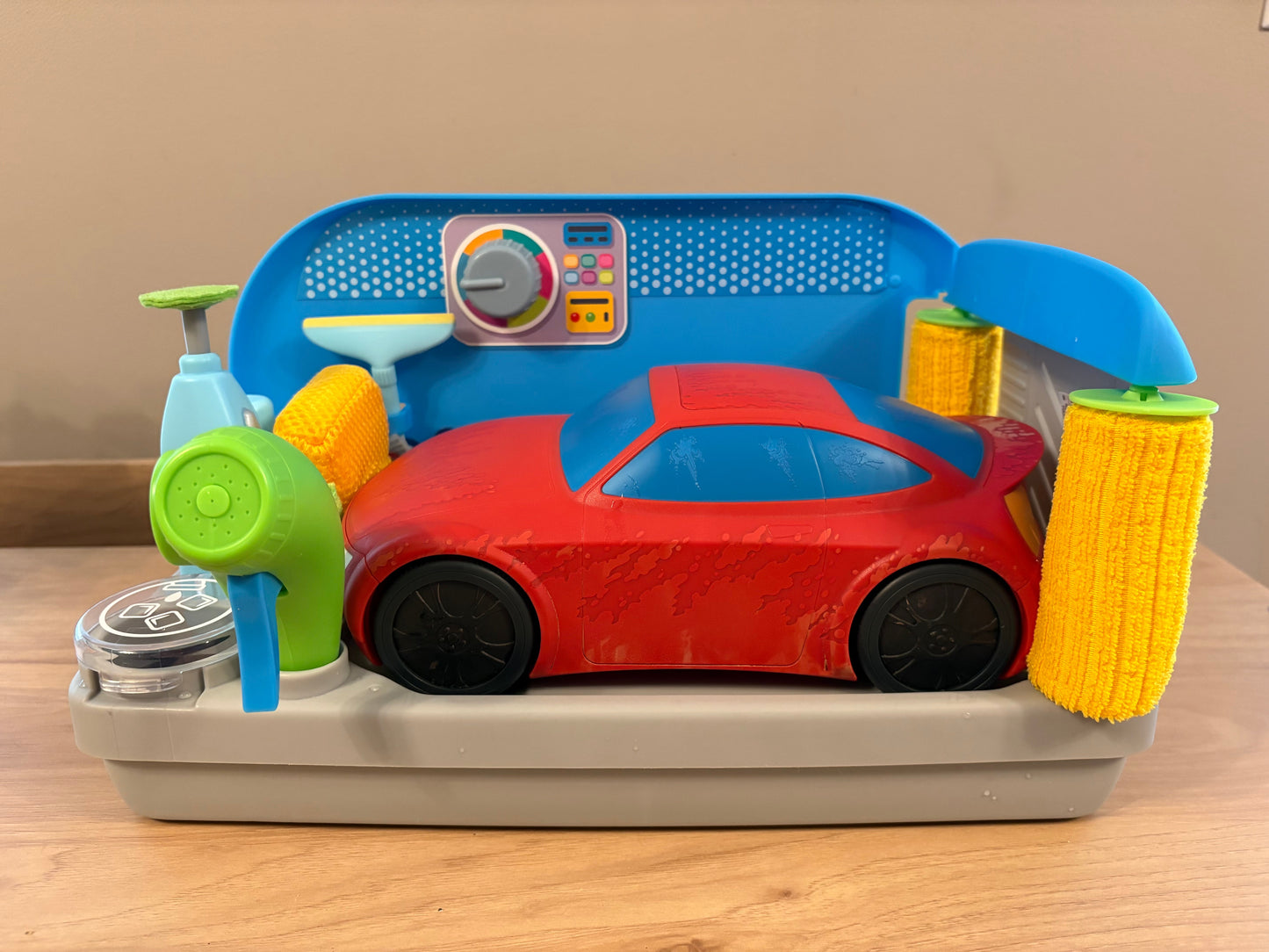 #33 *REDUCED* Melissa & Doug Spray and Shine Car Wash