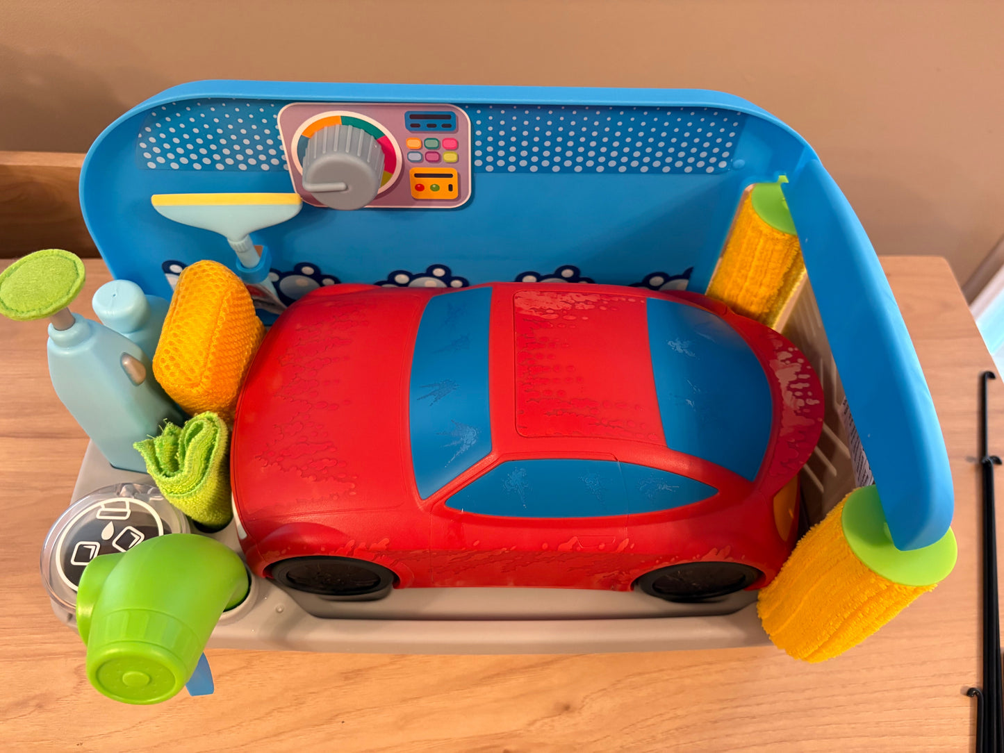 #33 *REDUCED* Melissa & Doug Spray and Shine Car Wash