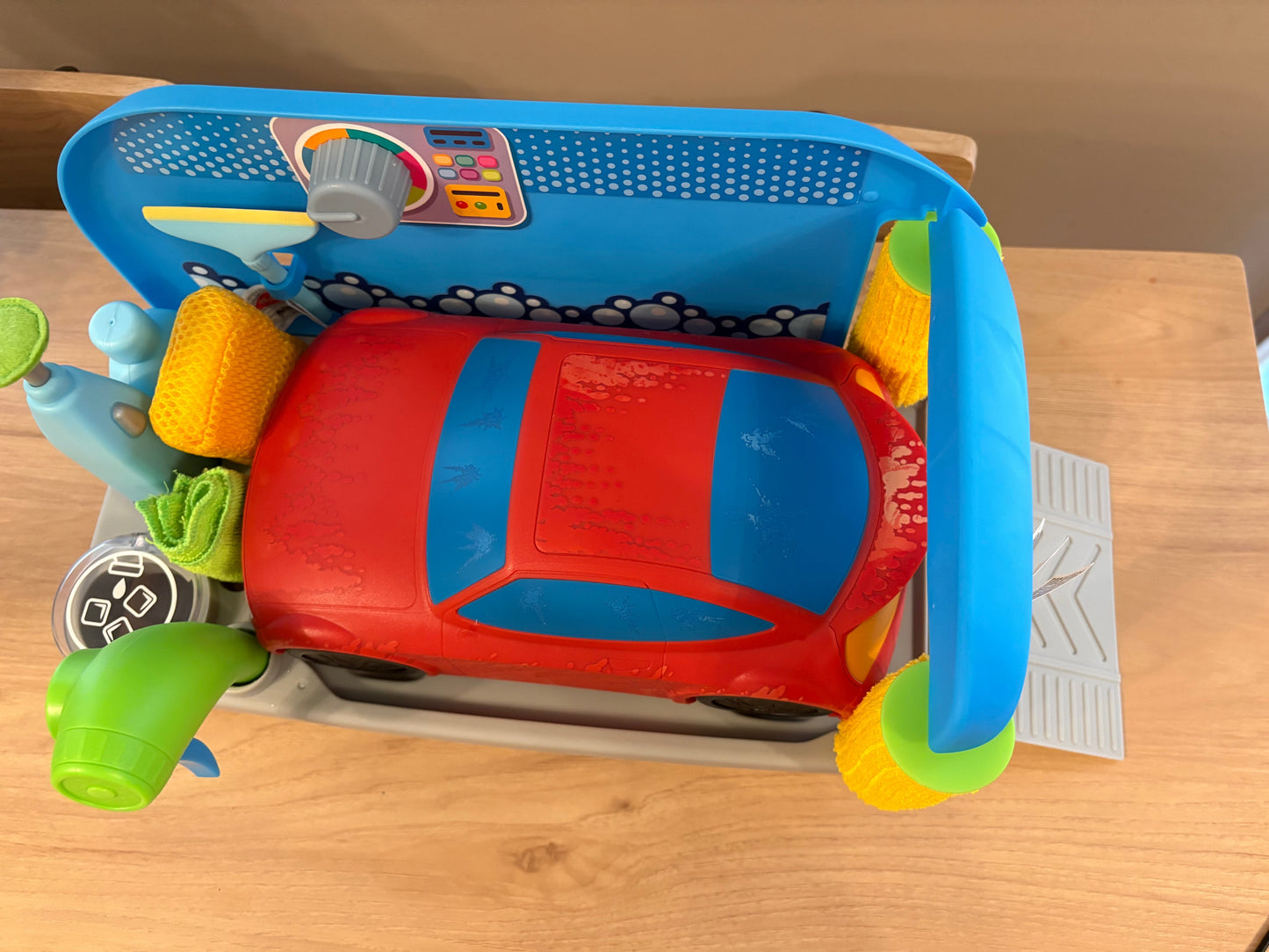 #33 *REDUCED* Melissa & Doug Spray and Shine Car Wash