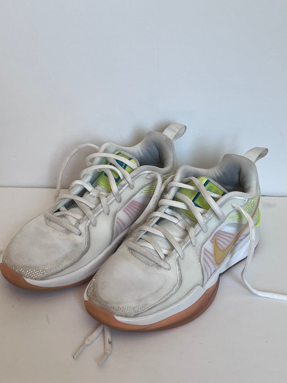 #125 Girls Nike Sabrina Basketball Shoes Size 2.5