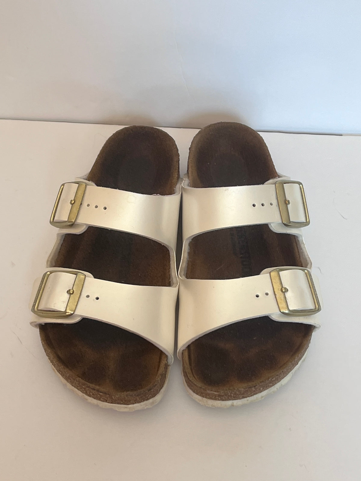 #125 Girls Iridescent Pearl Birkenstock Sandals Size 33