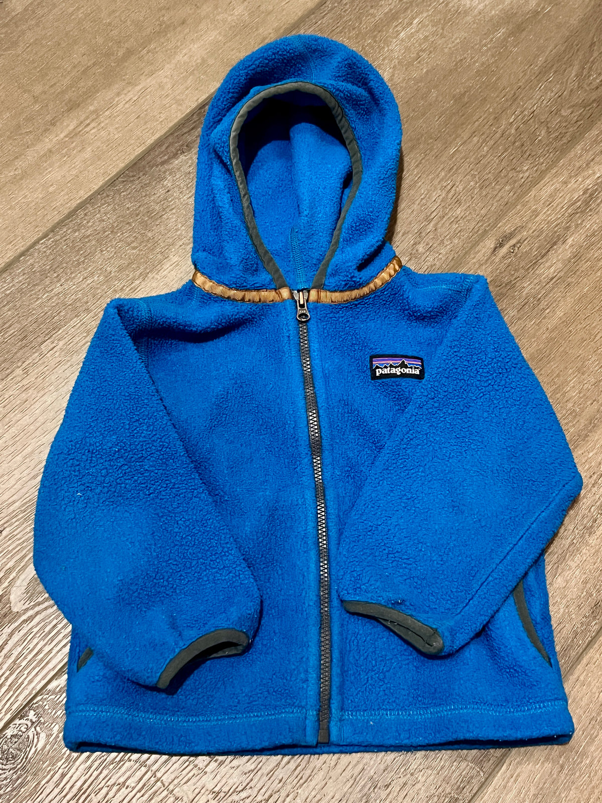 #90 Boys Patagonia 12-18 mos