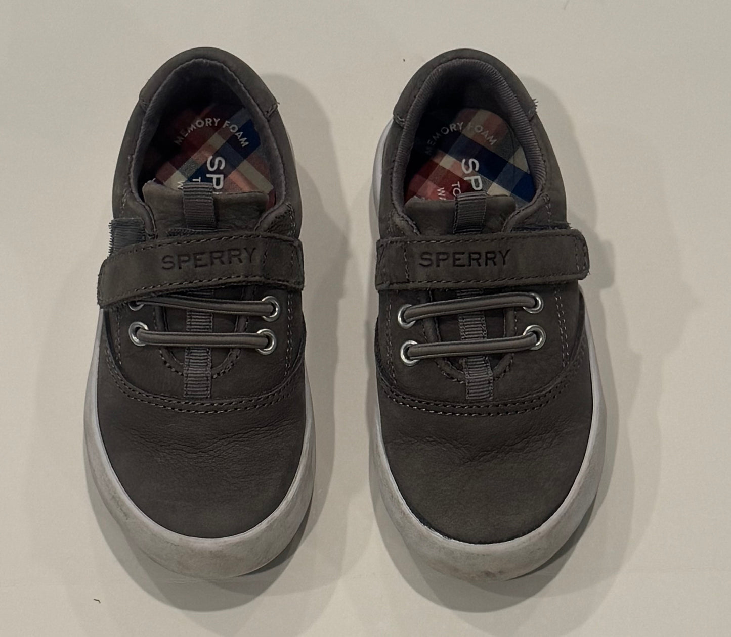 #187 Boys Size 8 Sperry Grey Boat Shoes