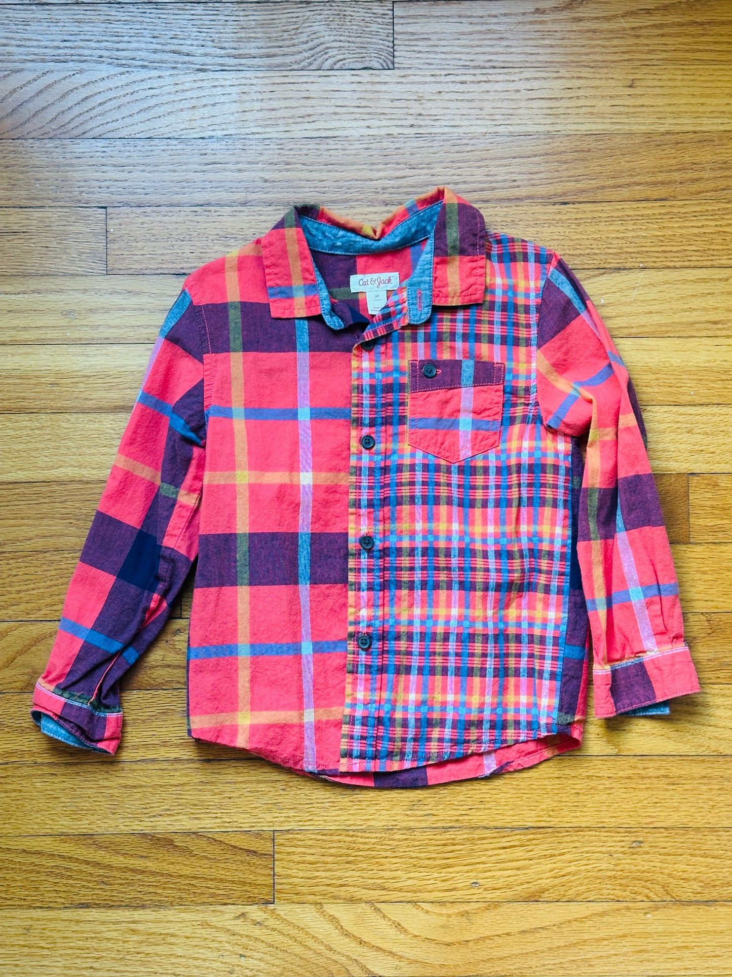#186 Cat&Jack Red Plaid Button-Down Shirt - boys 5T - EUC