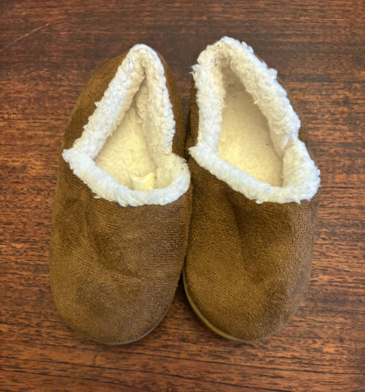 #156 reduced! size 5-6 cat and jack slippers