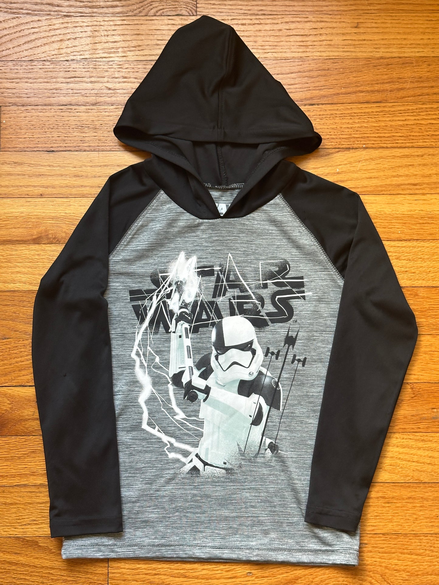 #186 Star Wars Athletic Hooded Shirt - boys 5/6 - VGUC