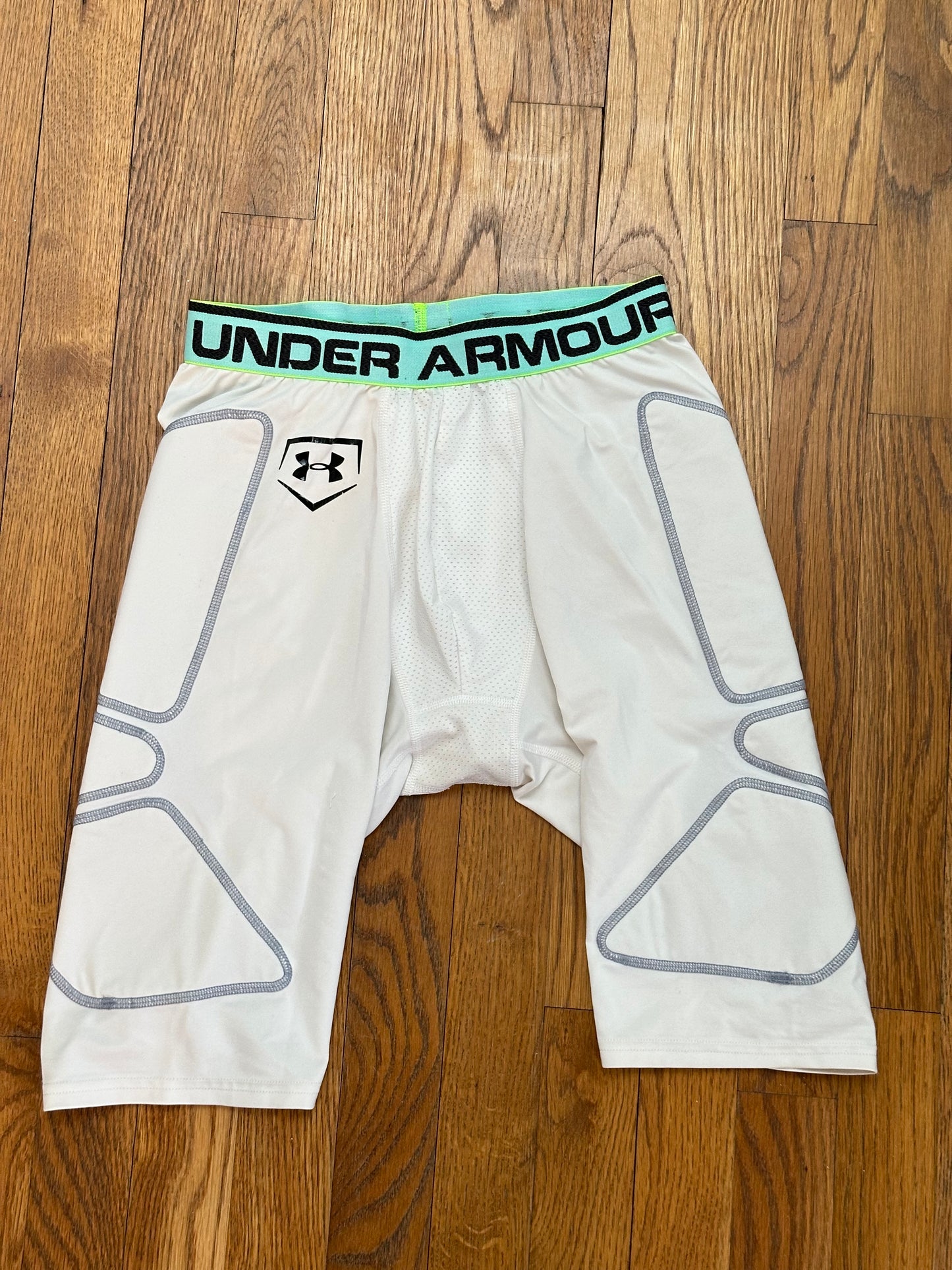 #65 Under Armour Men’s Medium Sliding Shorts