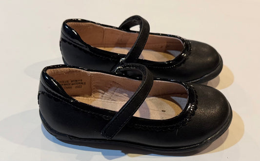 #180 Girls Shoe 8 Black leather ballet flats