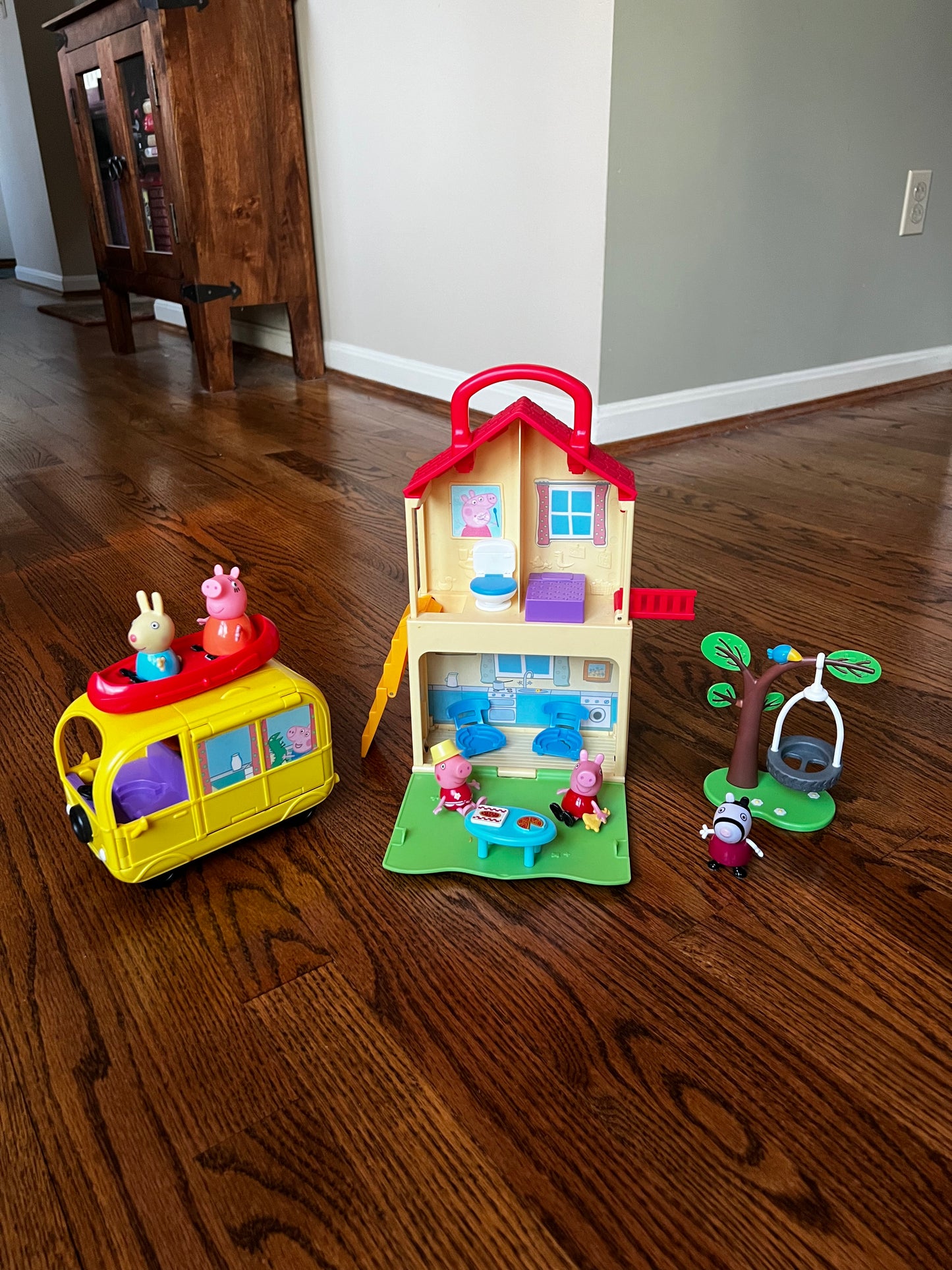 Seller #115 - Peppa Pig Toys (Bus, House, Tree Swing, & Figurines), VGUC