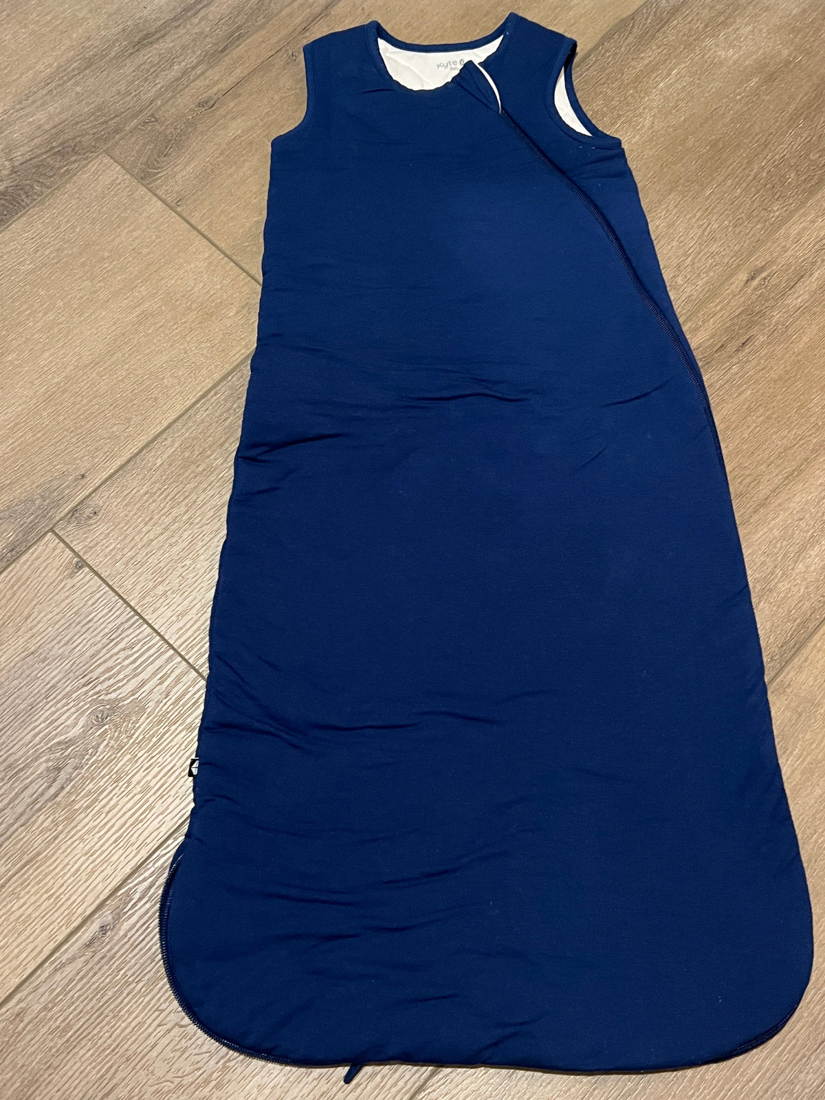 #90 Kyte navy sleep sack, 2.5 tog, size M