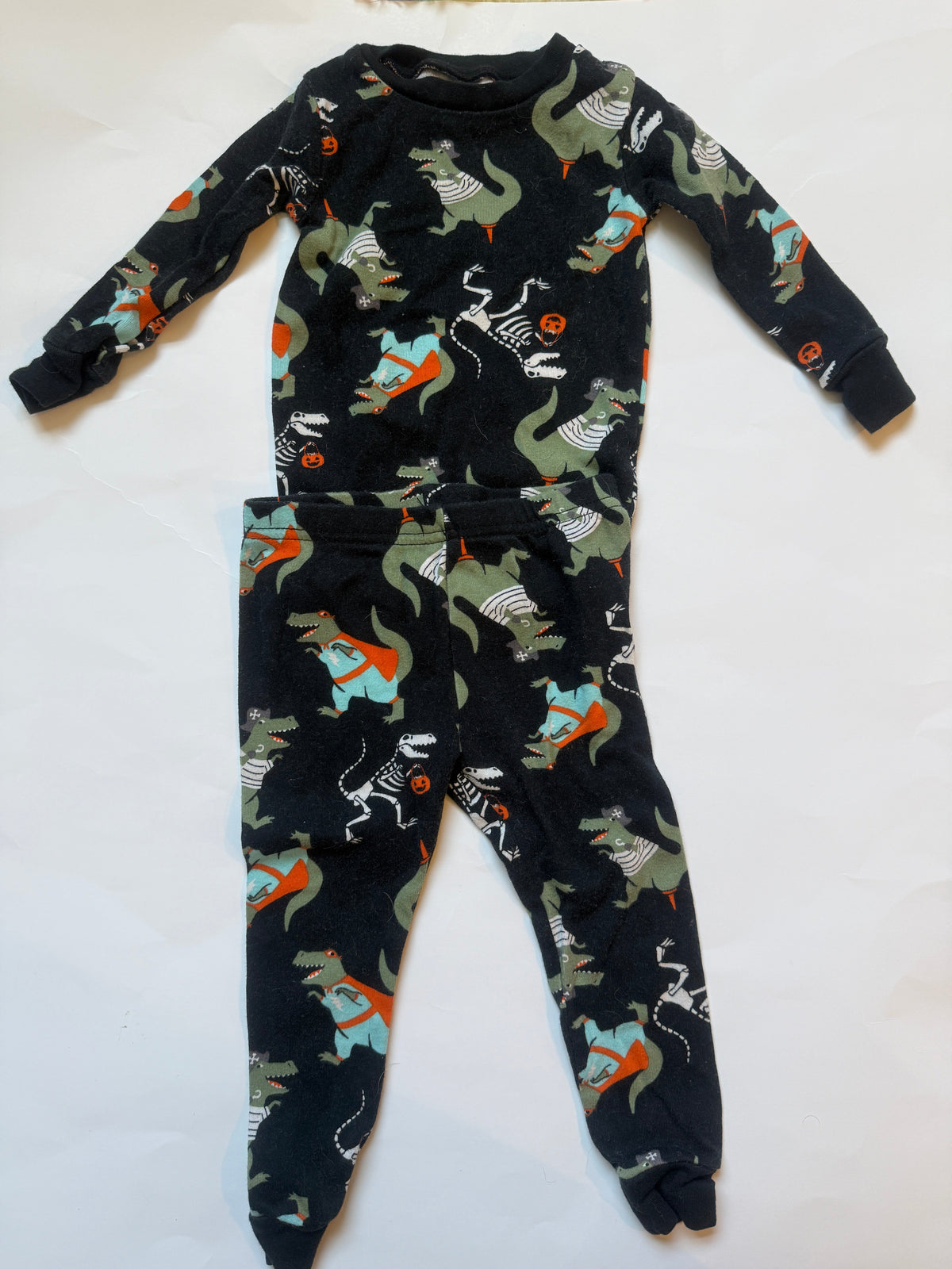 #170 Carter’s Halloween Dinosaurs set of 2- two piece PJs (glow in the dark) gender neutral 18 months