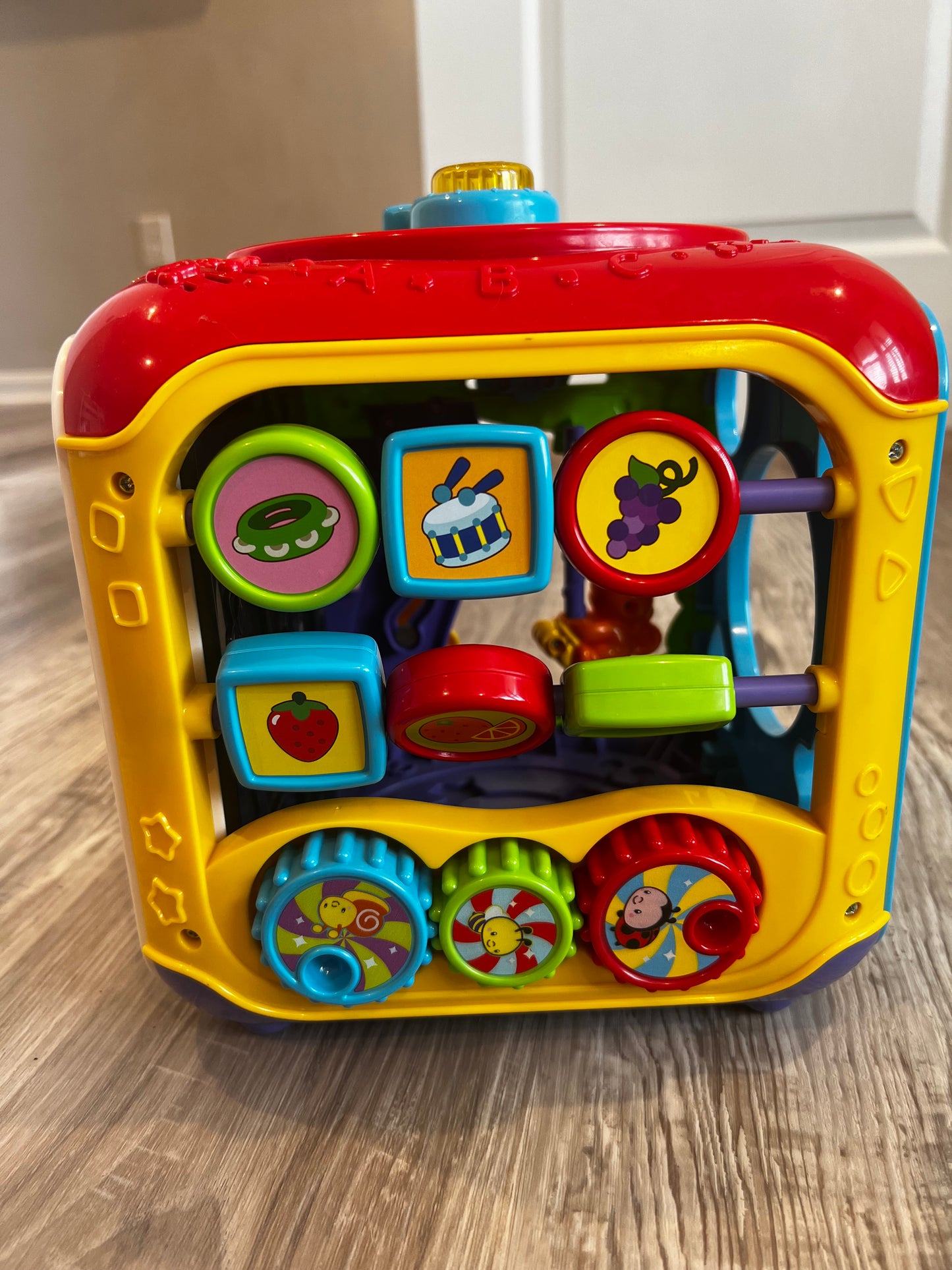 Vtech activity cube with music