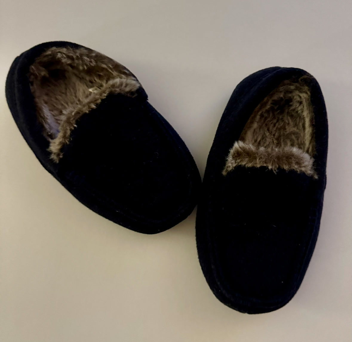 REDUCED #92 like new boys house slippers 9/10