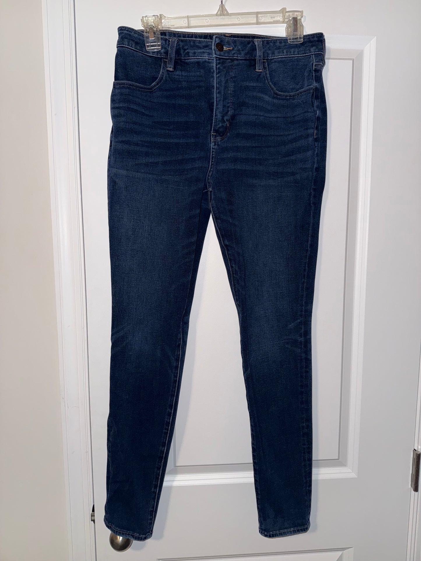 #106: Womens 12 Long American Eagle Skinny Jeans