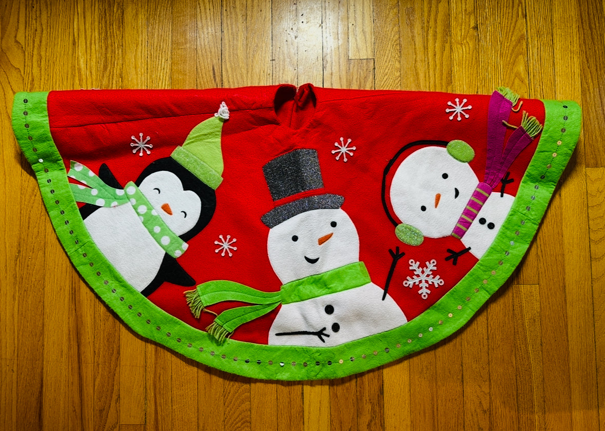 #186 Snowman & Penguin Tree Skirt