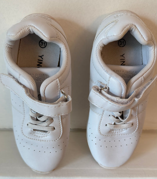 Seller 90_Girls white cheer shoes in Size 31 (13)