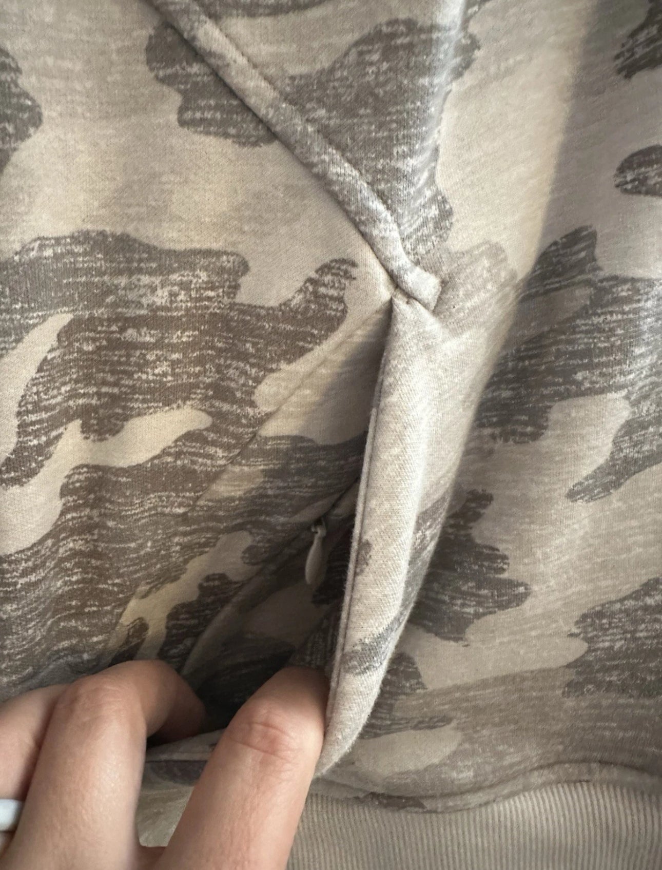 #111 Athleta Triumph Printed Hoodie Jacket, Grey Gypsum Camo Size Small Activewear