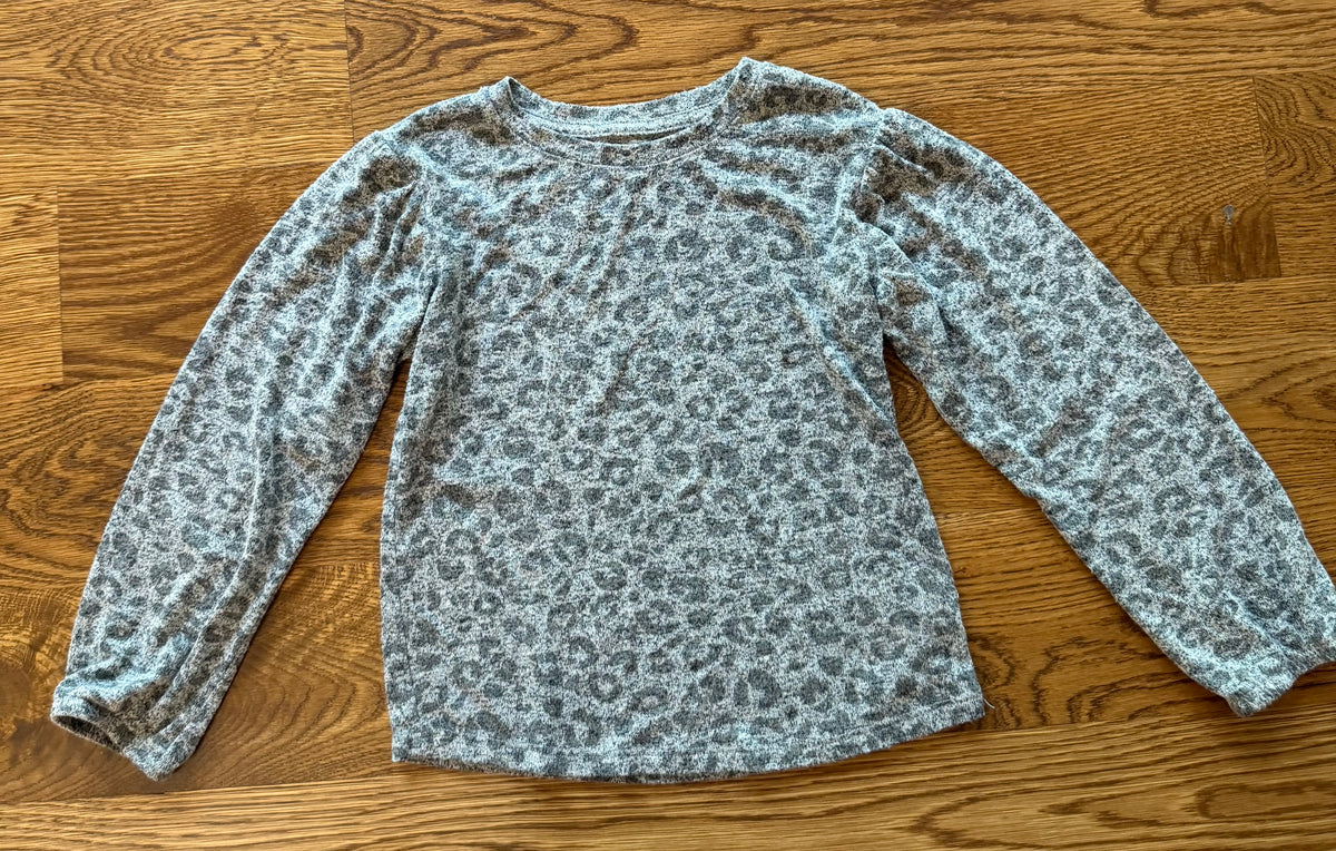 53 - Girls 6 Cat & Jack Long Sleeve Leopard Print Shirt