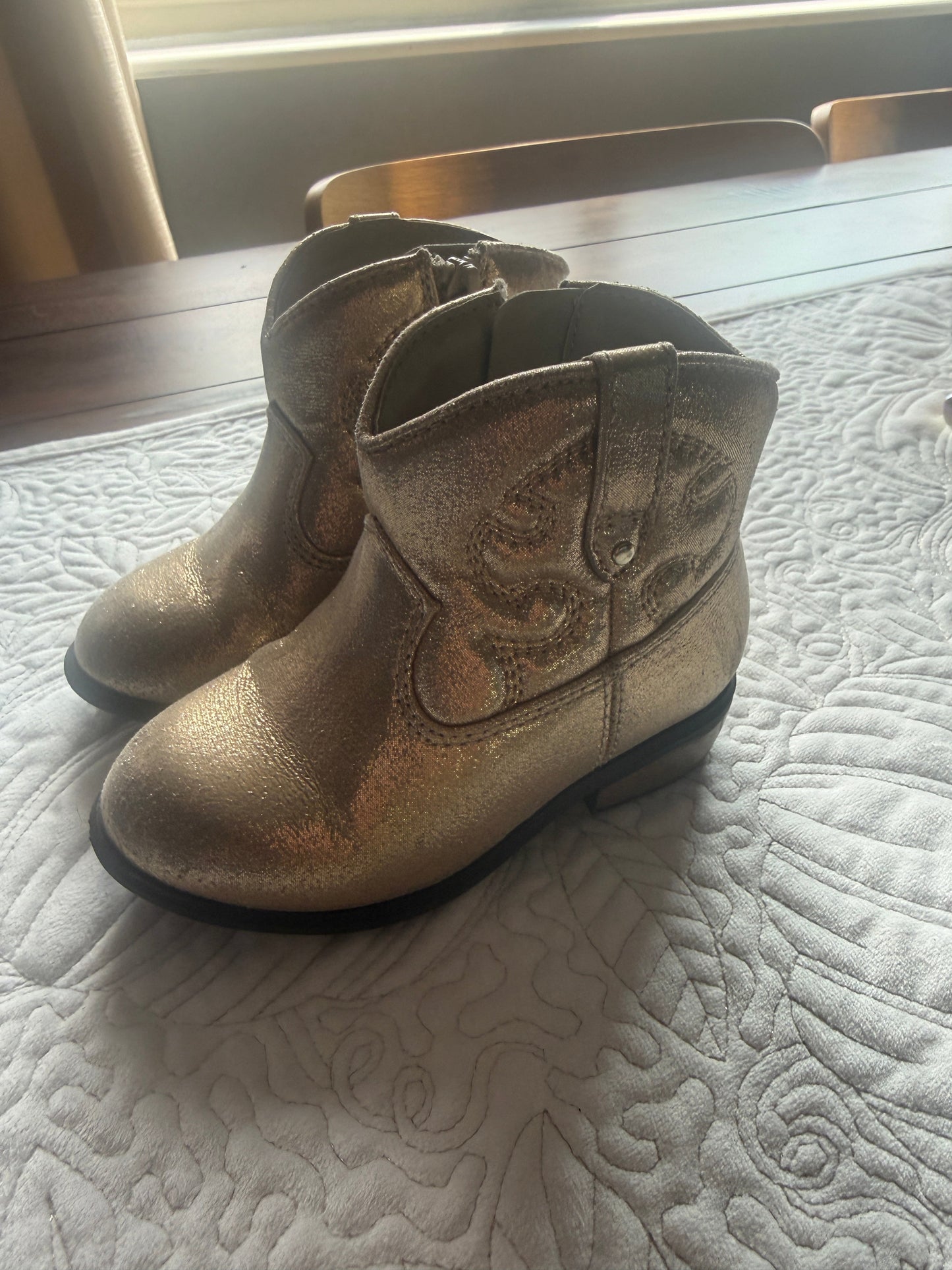Cat & Jack Girls Gold Sparkle Booties Size 7
