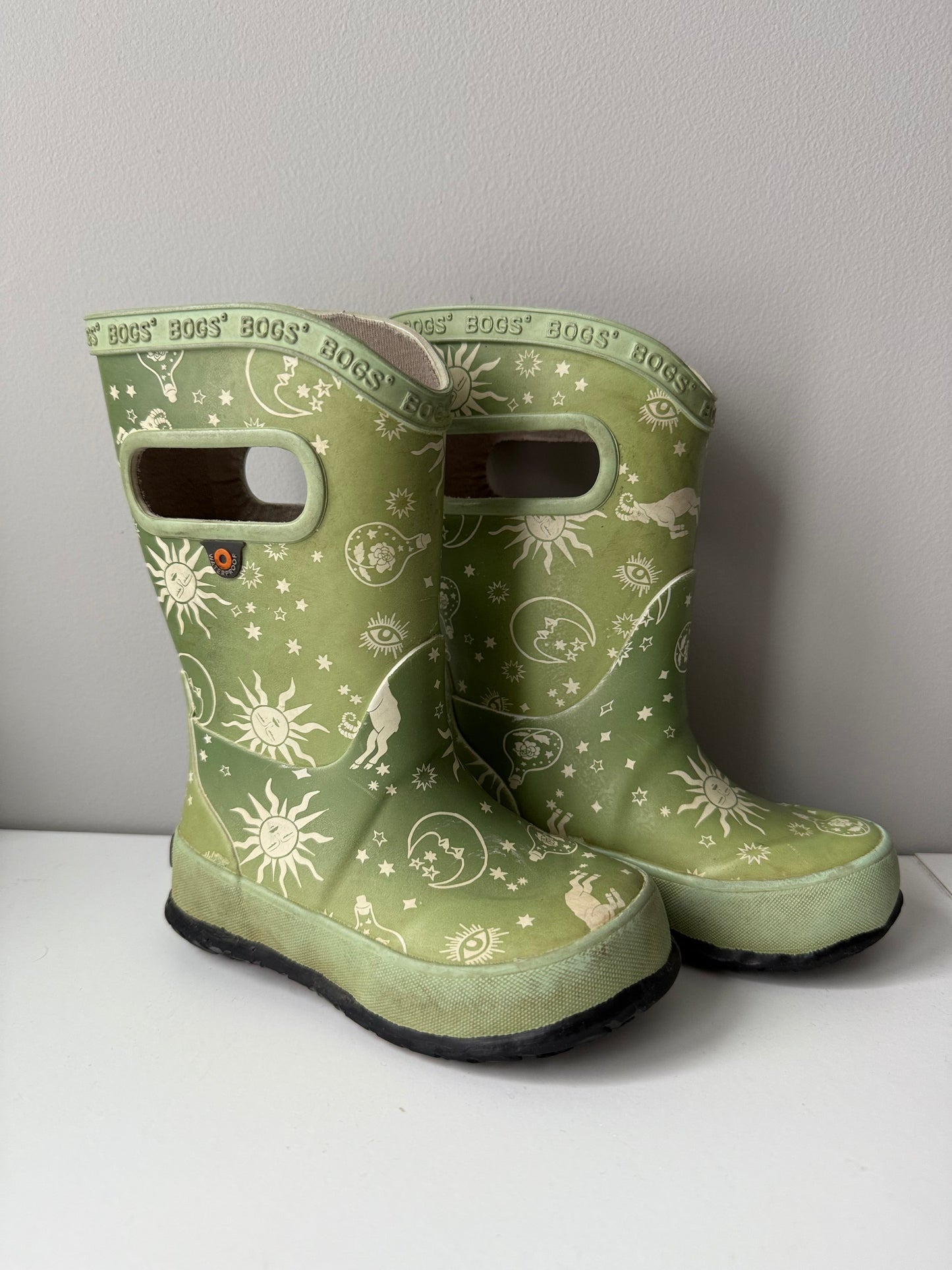 Seller 8 - GUC gender neutral size 7 Boggs rain boots celestial theme