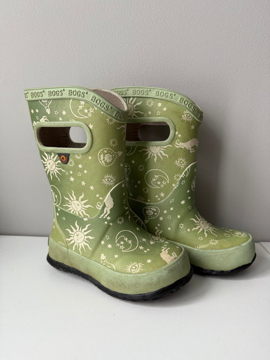 Seller 8 - GUC gender neutral size 7 Boggs rain boots celestial theme